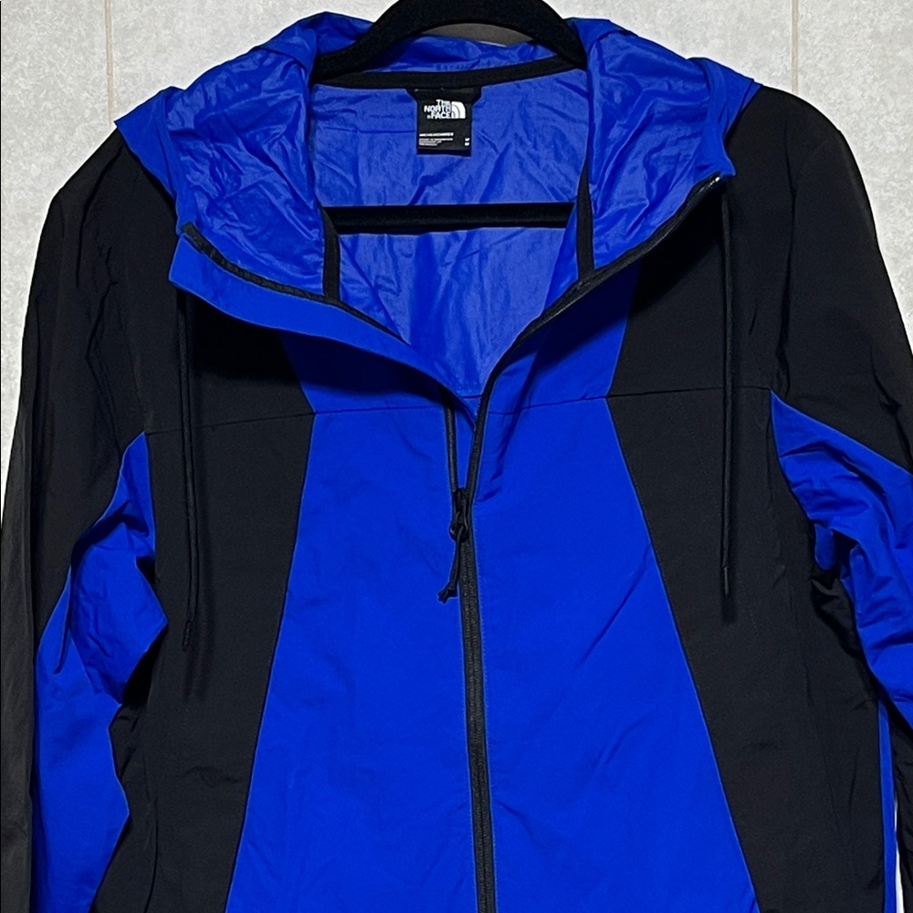 The North Face WindWall Royal Blue and Black Windbreaker men’s size medium